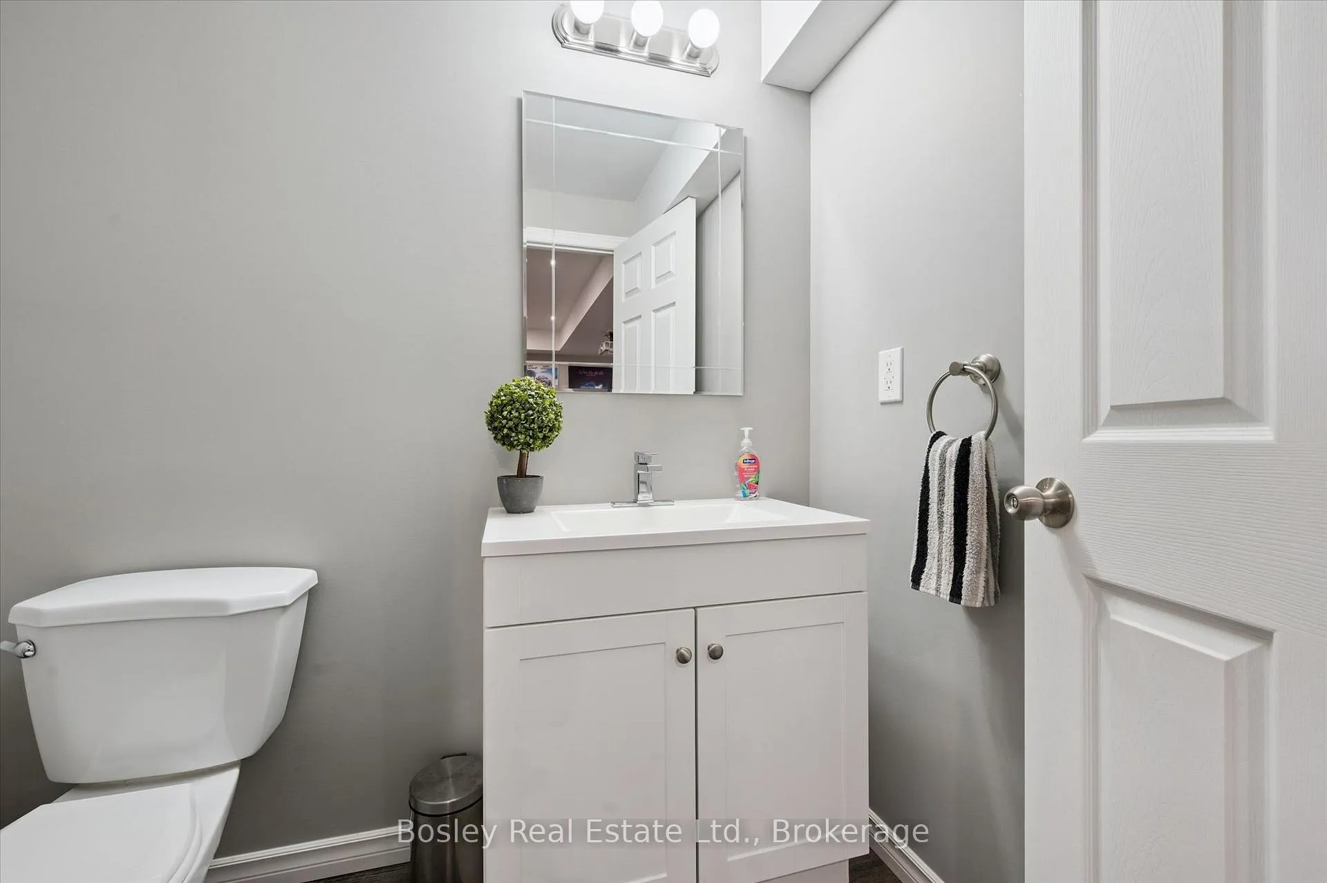 Photo 29 of 43 Captain McCallum Drive, Wilmot — HOMEH