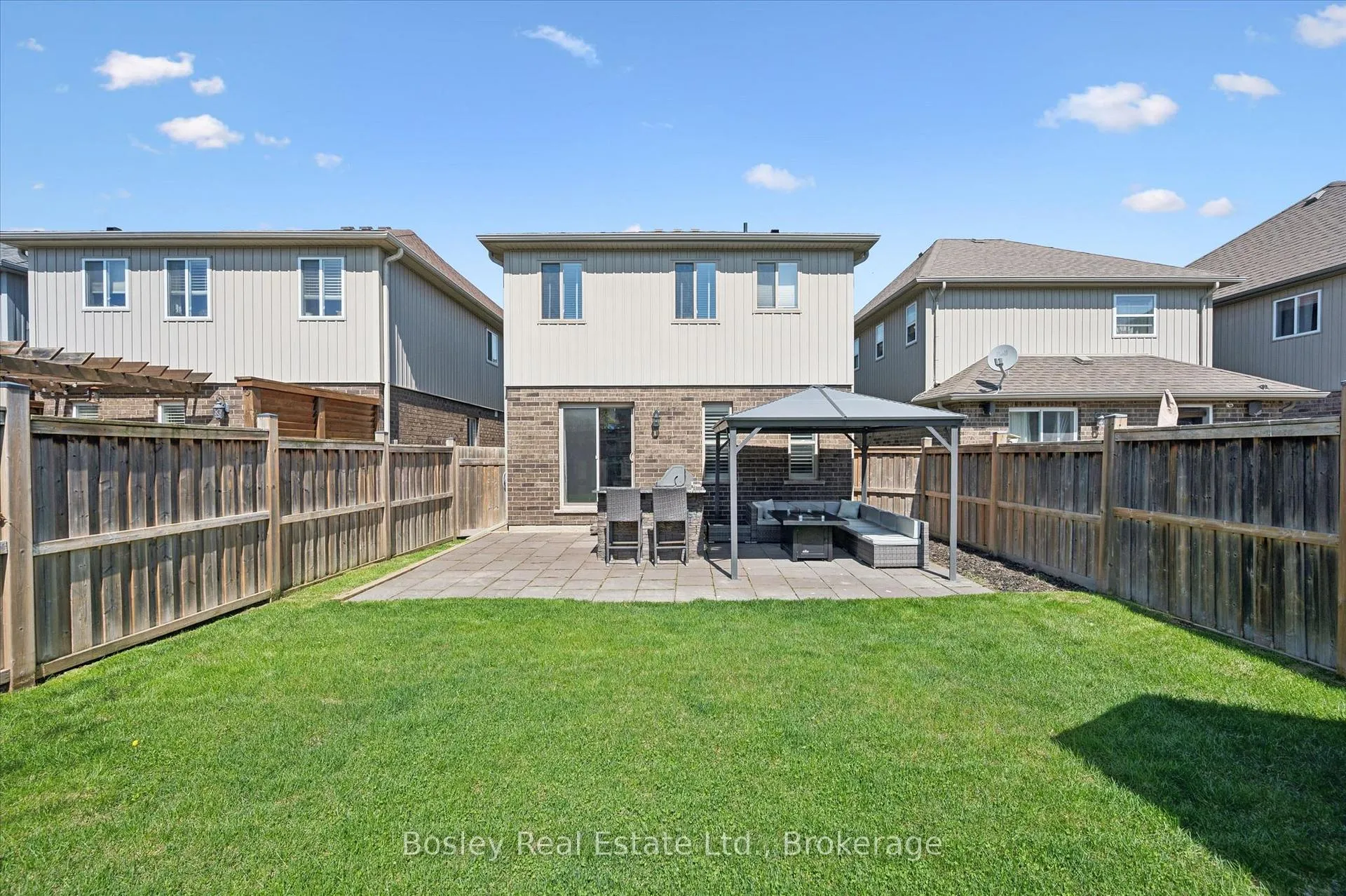 Photo 35 of 43 Captain McCallum Drive, Wilmot — HOMEH
