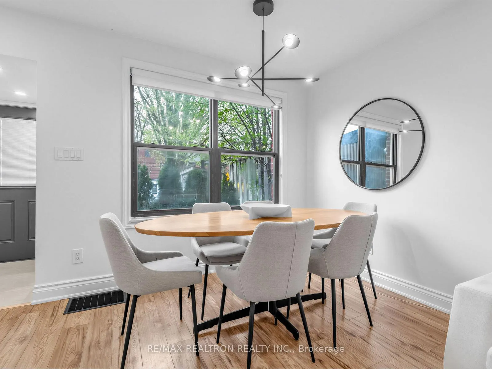 Photo 4 of 8 Khedive Avenue, Toronto, Englemount-Lawrence — HOMEH