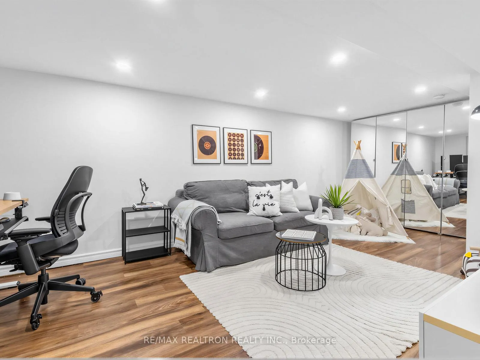 Photo 10 of 8 Khedive Avenue, Toronto, Englemount-Lawrence — HOMEH