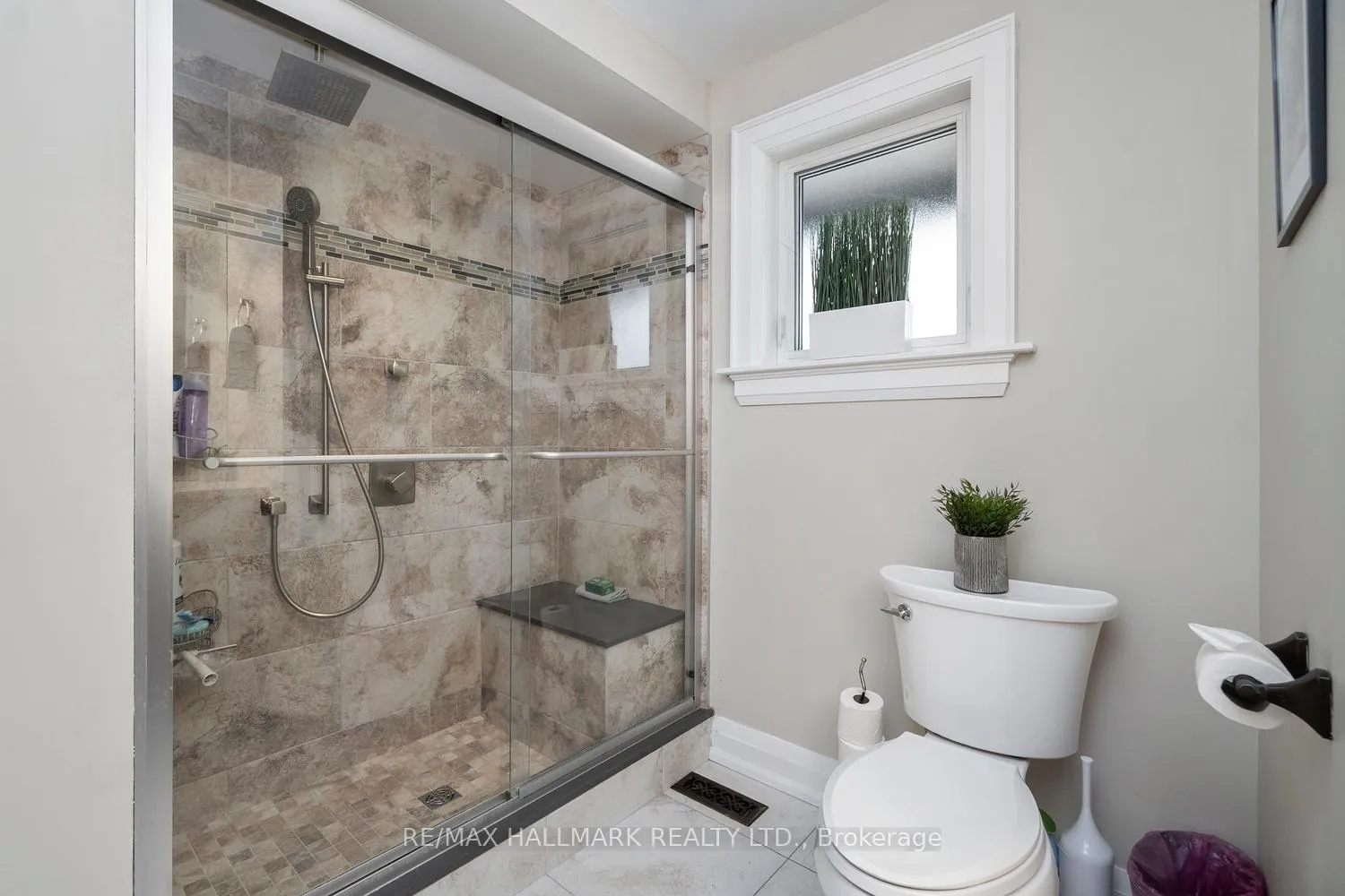 Photo 7 of 37 Lewin Crescent, Ajax, South East — HOMEH