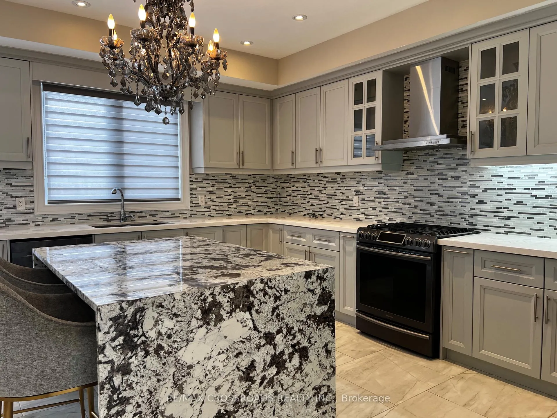 Photo 1 of 602 Lake Drive S, Georgina, Keswick South — HOMEH