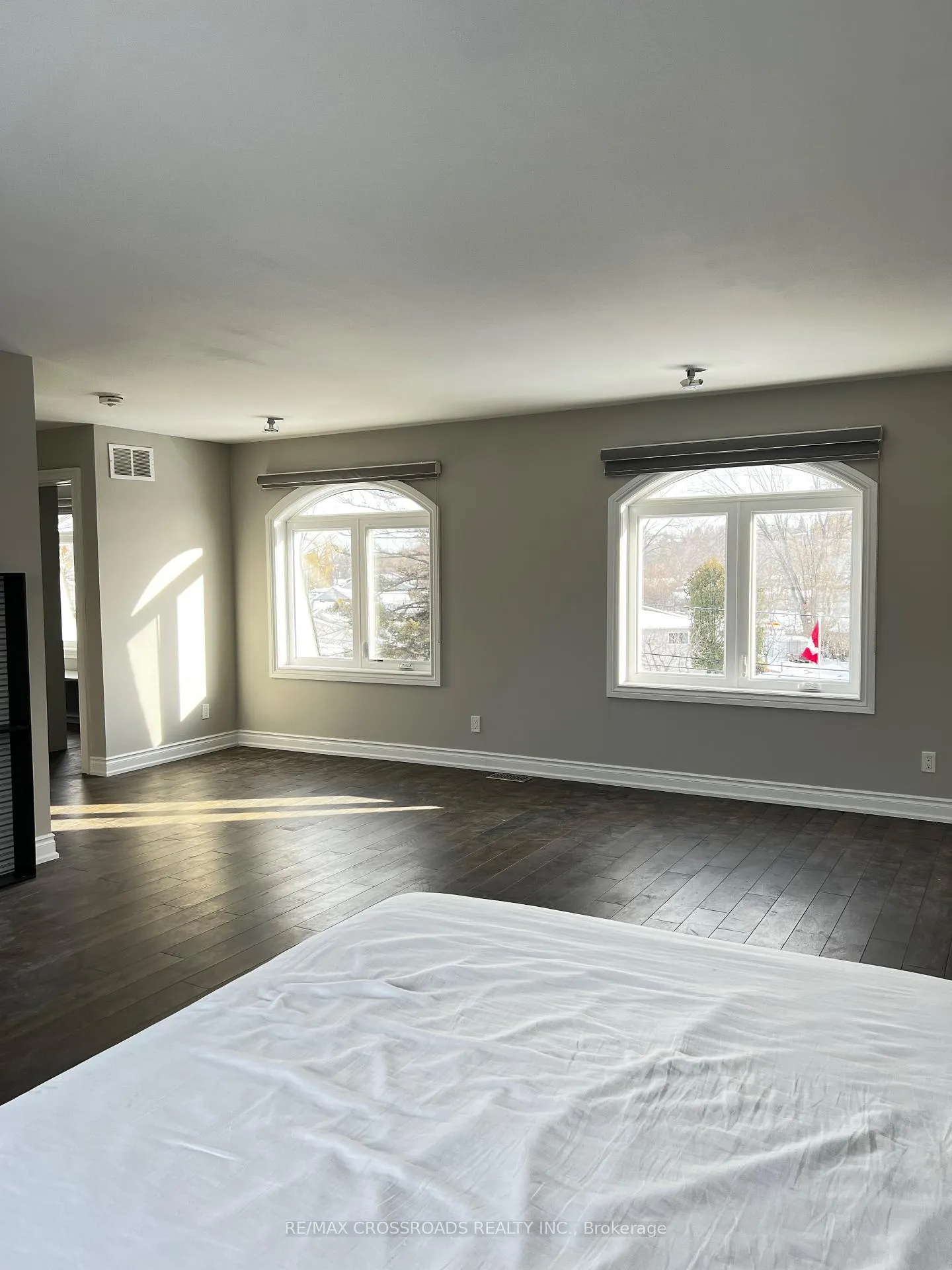 Photo 3 of 602 Lake Drive S, Georgina, Keswick South — HOMEH