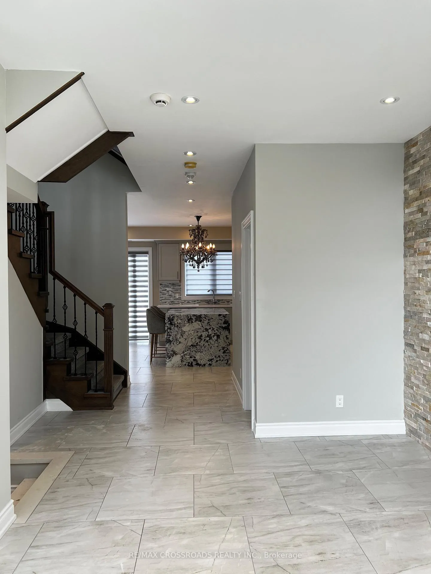 Photo 4 of 602 Lake Drive S, Georgina, Keswick South — HOMEH