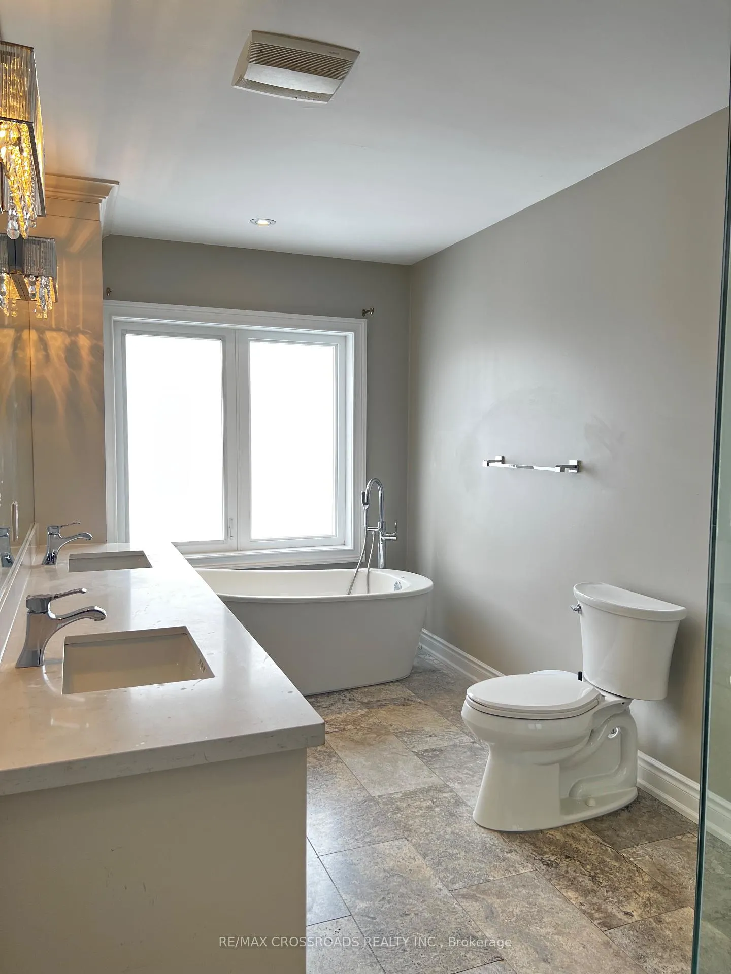 Photo 8 of 602 Lake Drive S, Georgina, Keswick South — HOMEH