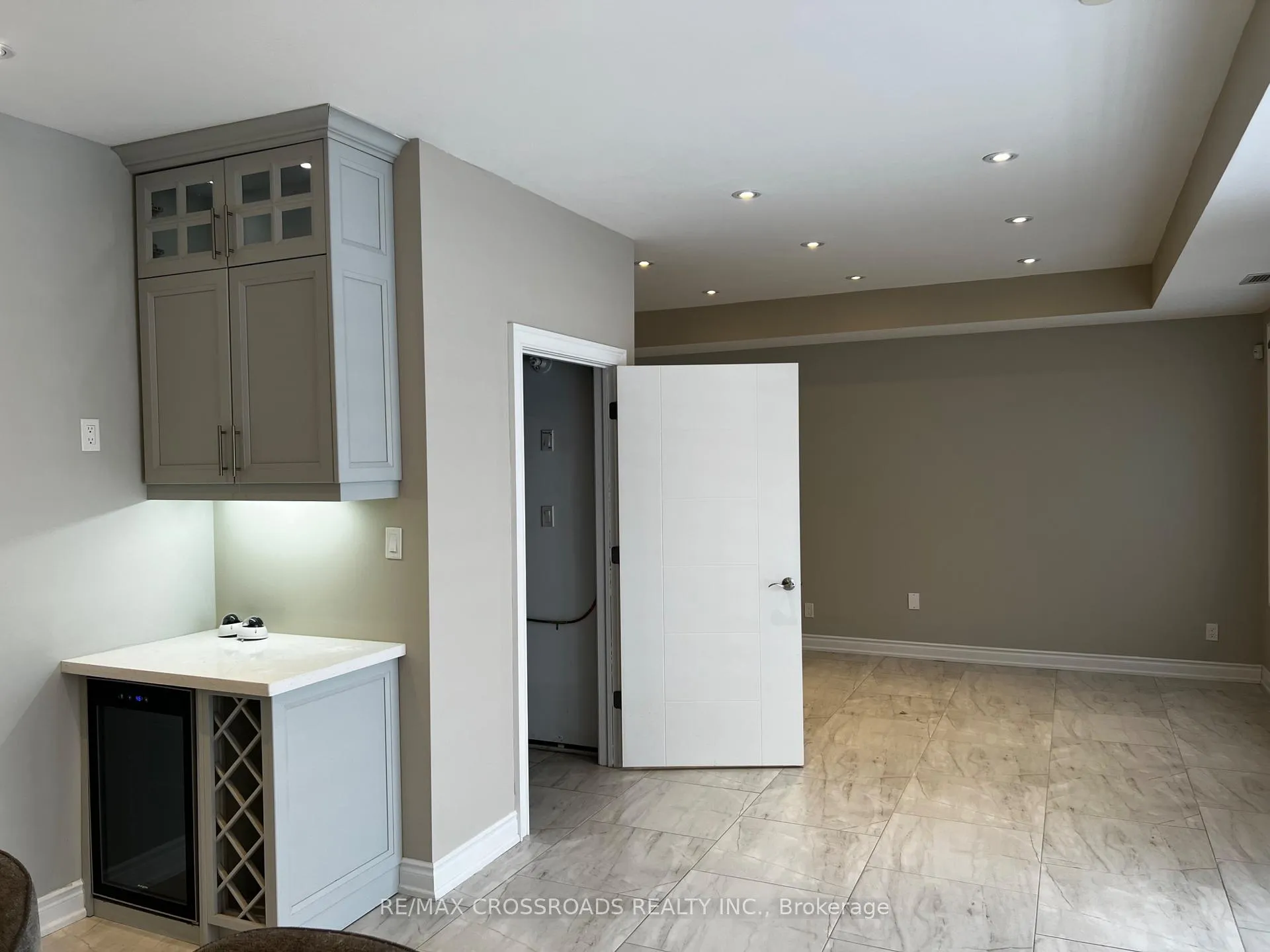 Photo 13 of 602 Lake Drive S, Georgina, Keswick South — HOMEH