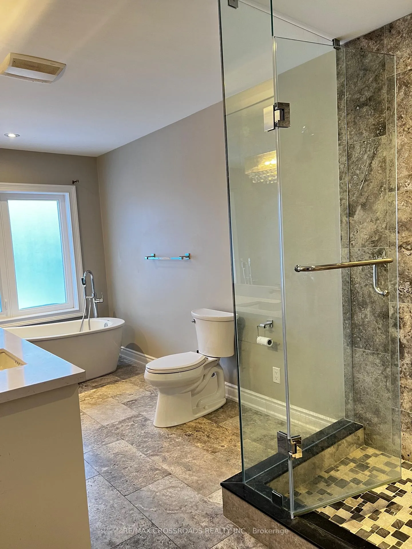 Photo 34 of 602 Lake Drive S, Georgina, Keswick South — HOMEH