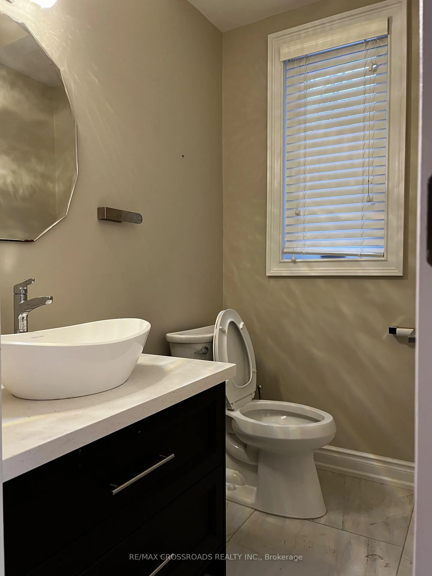 Photo 35 of 602 Lake Drive S, Georgina, Keswick South — HOMEH