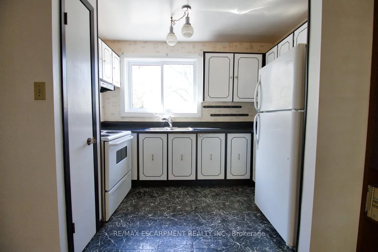 Photo 7 of Unit 4, 63 Fonthill Road, Hamilton, Fessenden — HOMEH