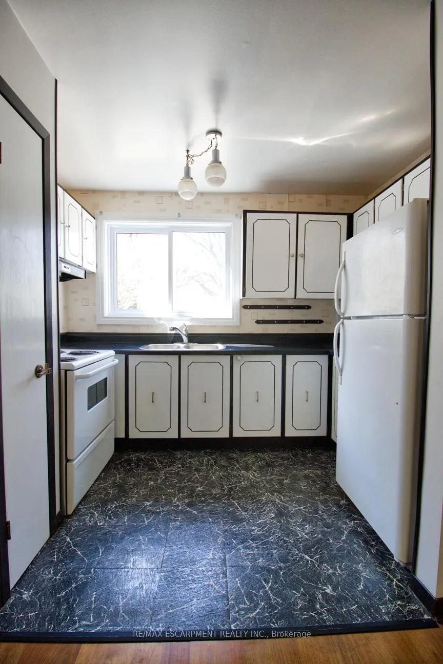 Photo 8 of Unit 4, 63 Fonthill Road, Hamilton, Fessenden — HOMEH
