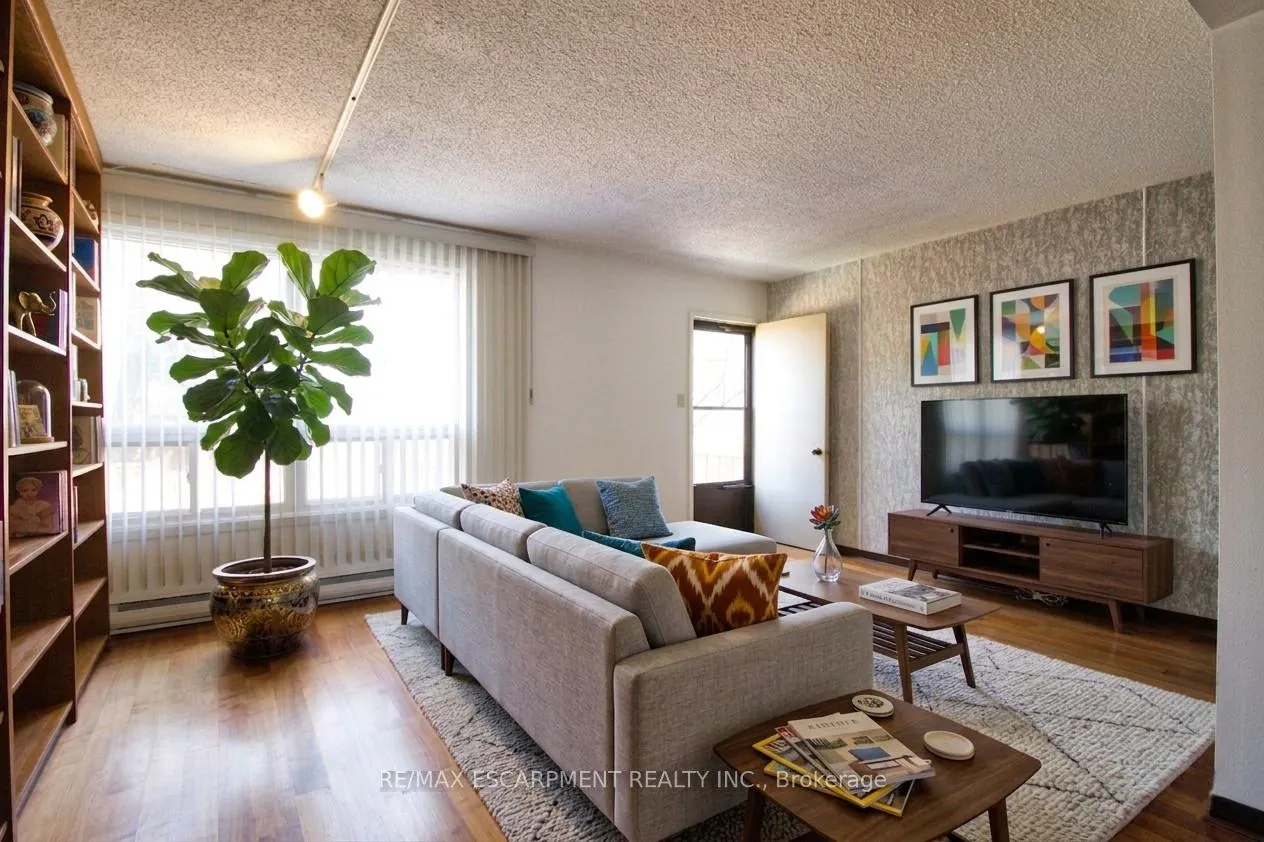 Photo 12 of Unit 4, 63 Fonthill Road, Hamilton, Fessenden — HOMEH