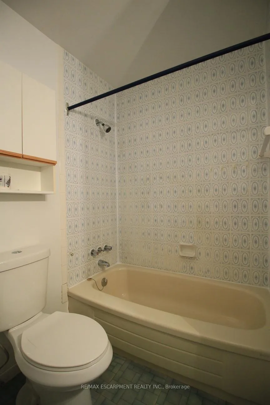 Photo 20 of Unit 4, 63 Fonthill Road, Hamilton, Fessenden — HOMEH