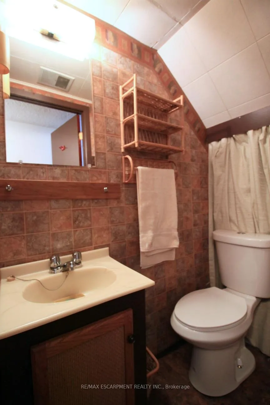 Photo 22 of Unit 4, 63 Fonthill Road, Hamilton, Fessenden — HOMEH