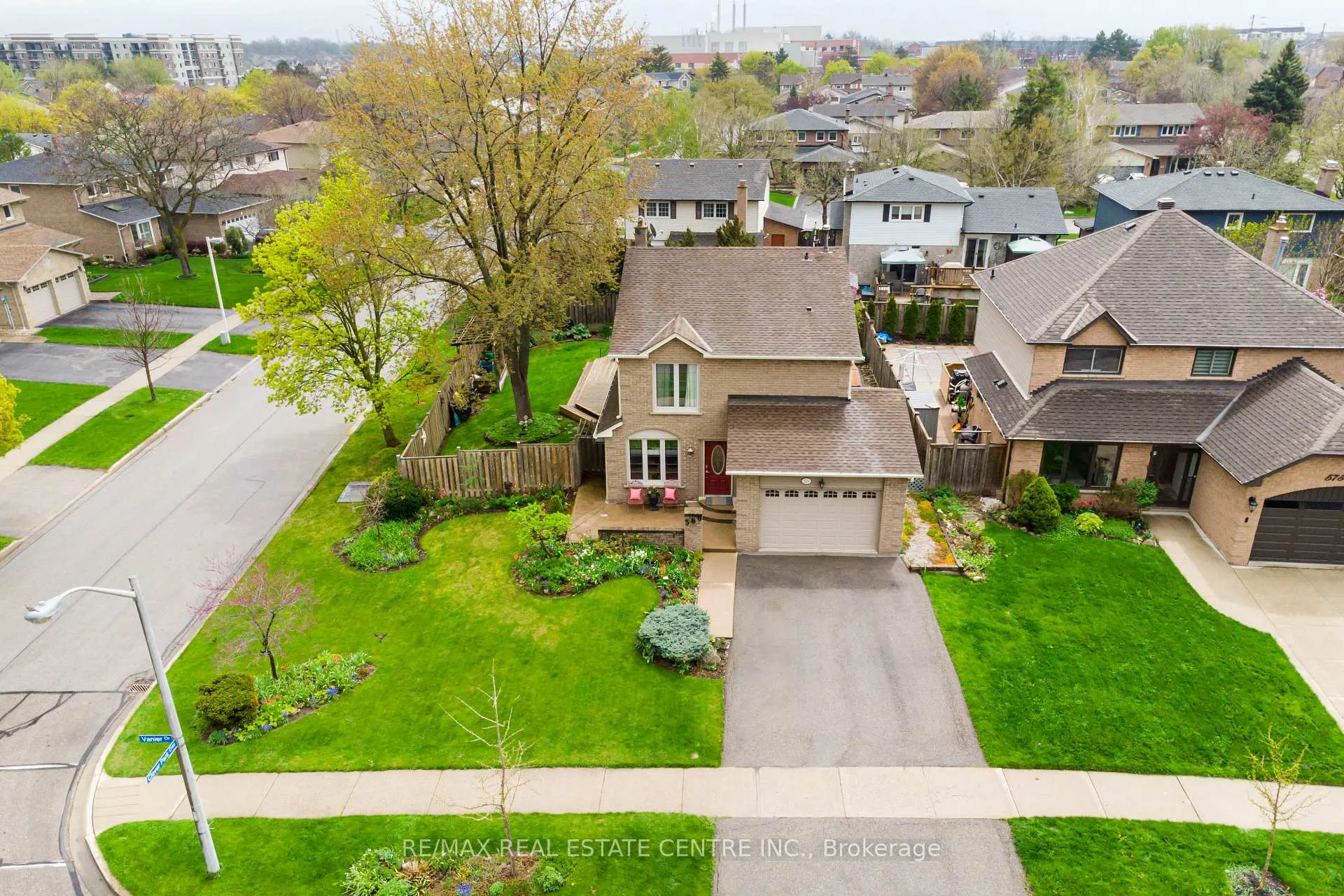 Photo 2 of 569 Vanier Drive, Milton, Bronte Meadows — HOMEH