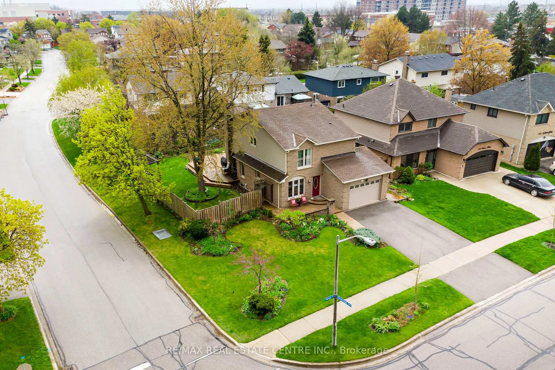 Photo 3 of 569 Vanier Drive, Milton, Bronte Meadows — HOMEH