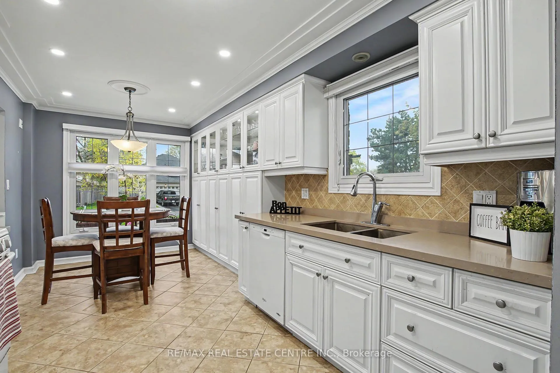 Photo 17 of 569 Vanier Drive, Milton, Bronte Meadows — HOMEH