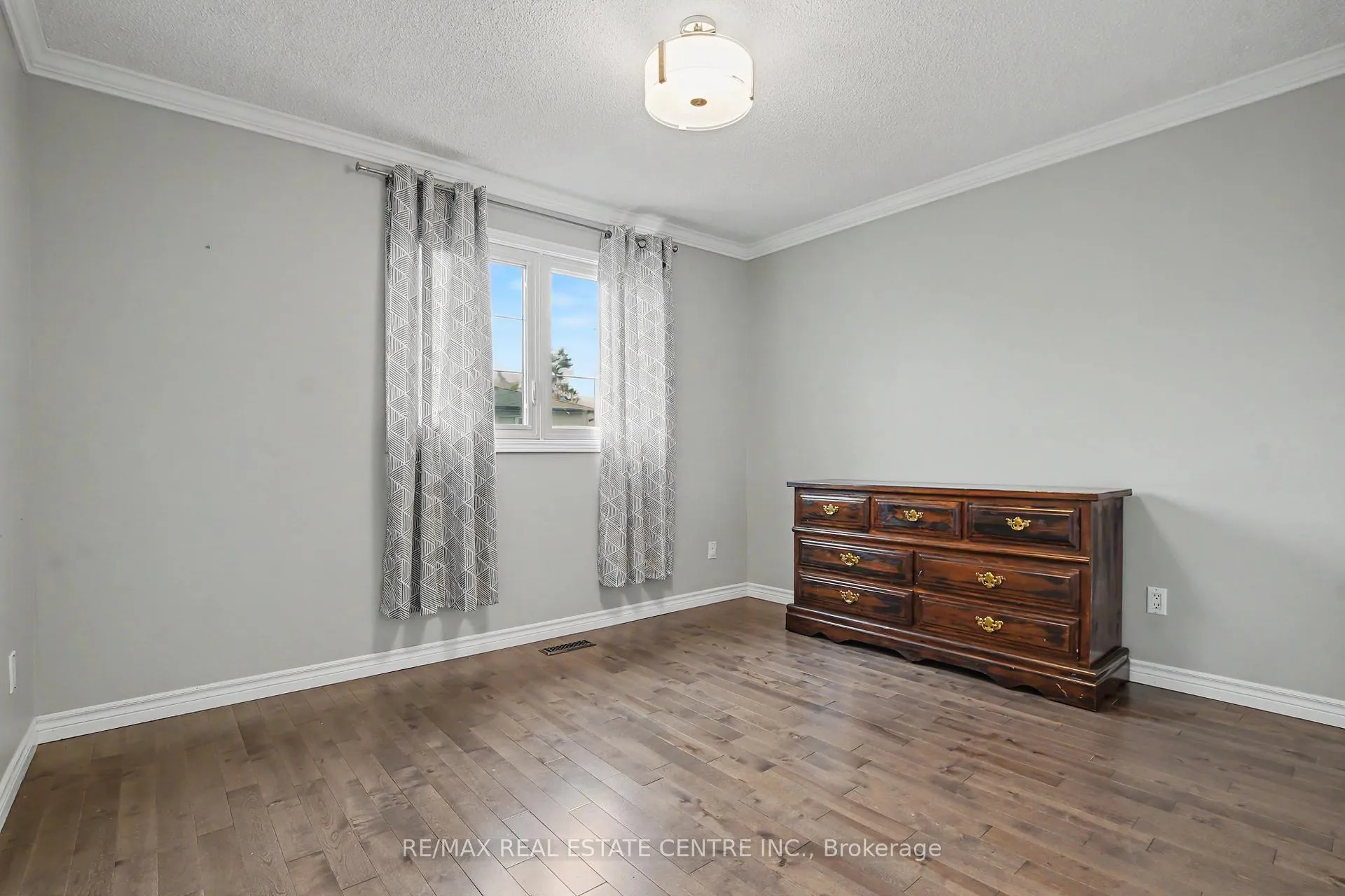 Photo 25 of 569 Vanier Drive, Milton, Bronte Meadows — HOMEH