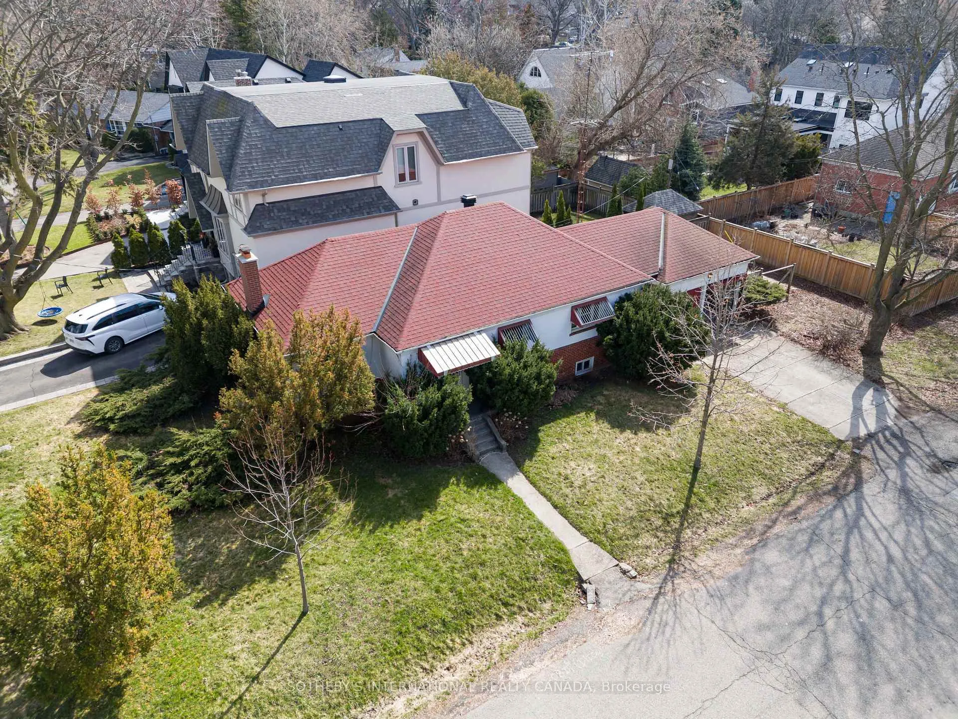 Photo 3 of 47 Grenview Boulevard S, Etobicoke, Stonegate-Queensway — HOMEH