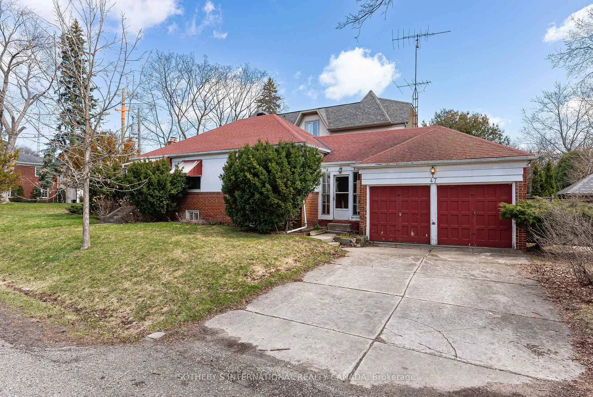 Photo 5 of 47 Grenview Boulevard S, Etobicoke, Stonegate-Queensway — HOMEH
