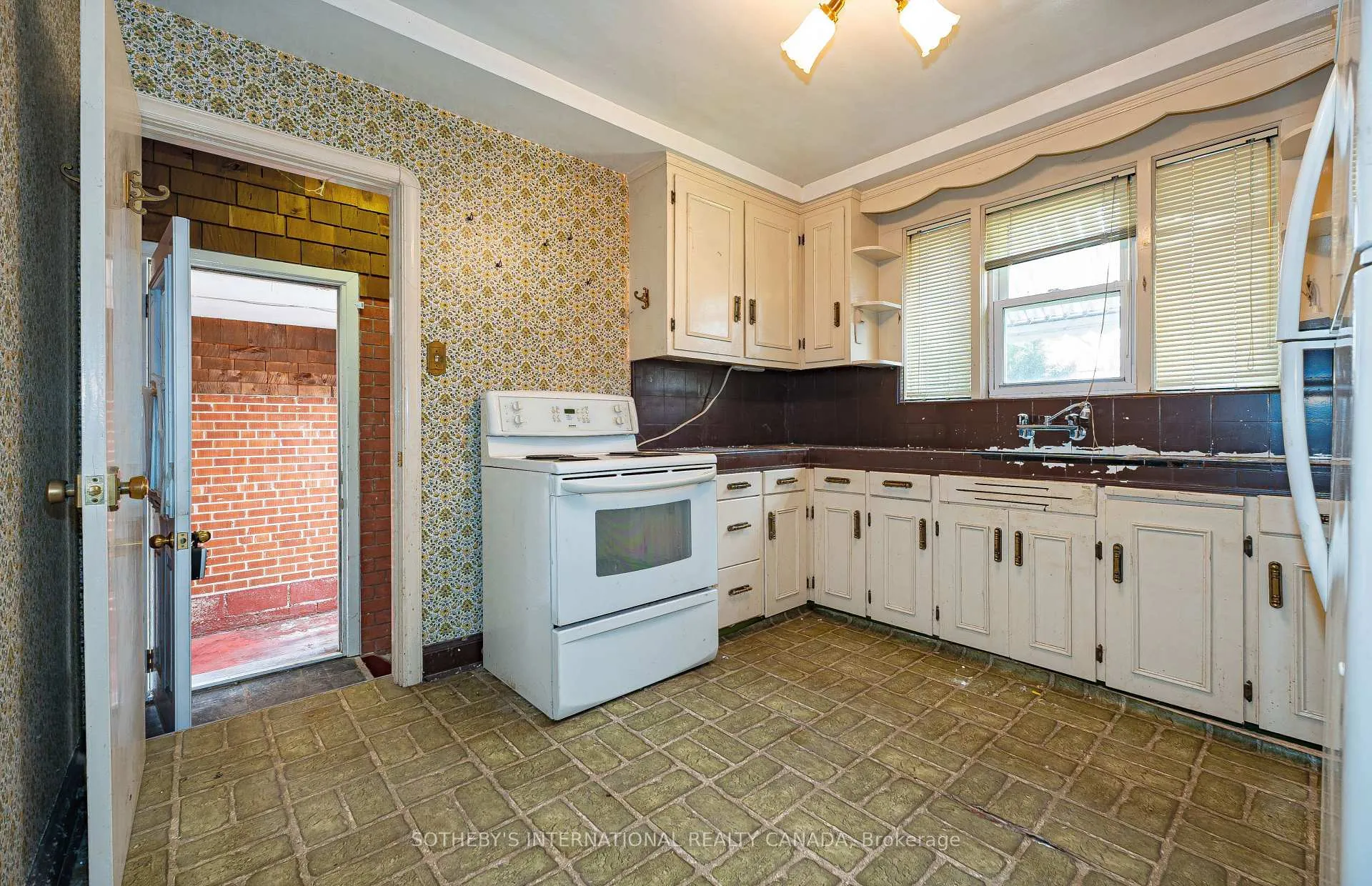 Photo 10 of 47 Grenview Boulevard S, Etobicoke, Stonegate-Queensway — HOMEH