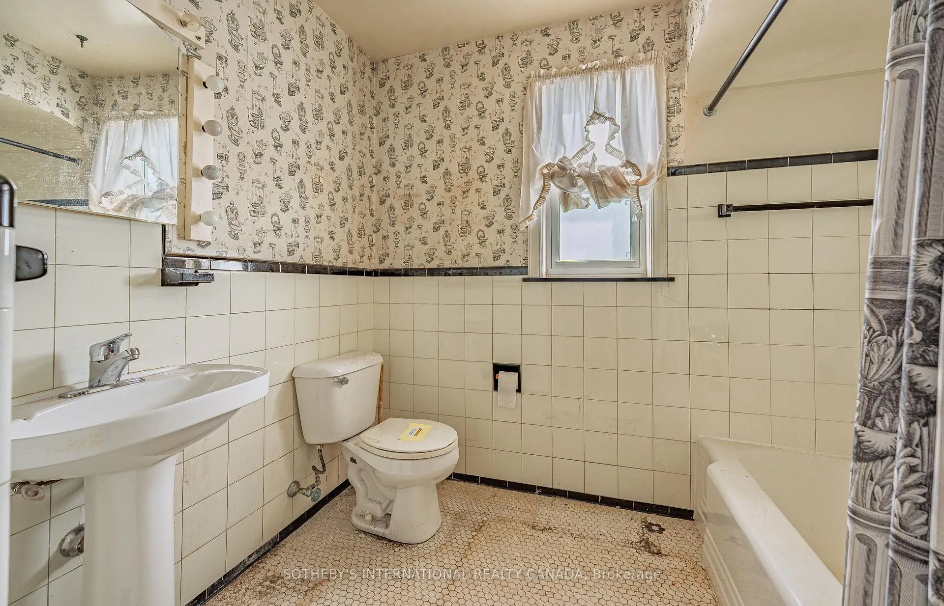 Photo 19 of 47 Grenview Boulevard S, Etobicoke, Stonegate-Queensway — HOMEH