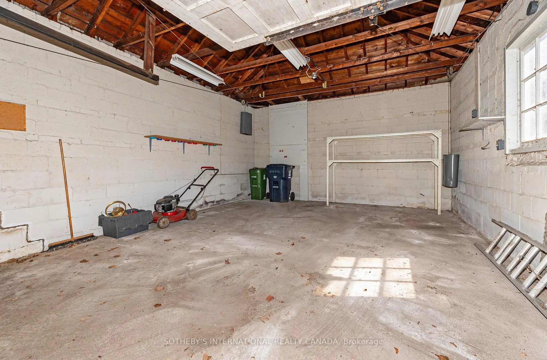 Photo 26 of 47 Grenview Boulevard S, Etobicoke, Stonegate-Queensway — HOMEH