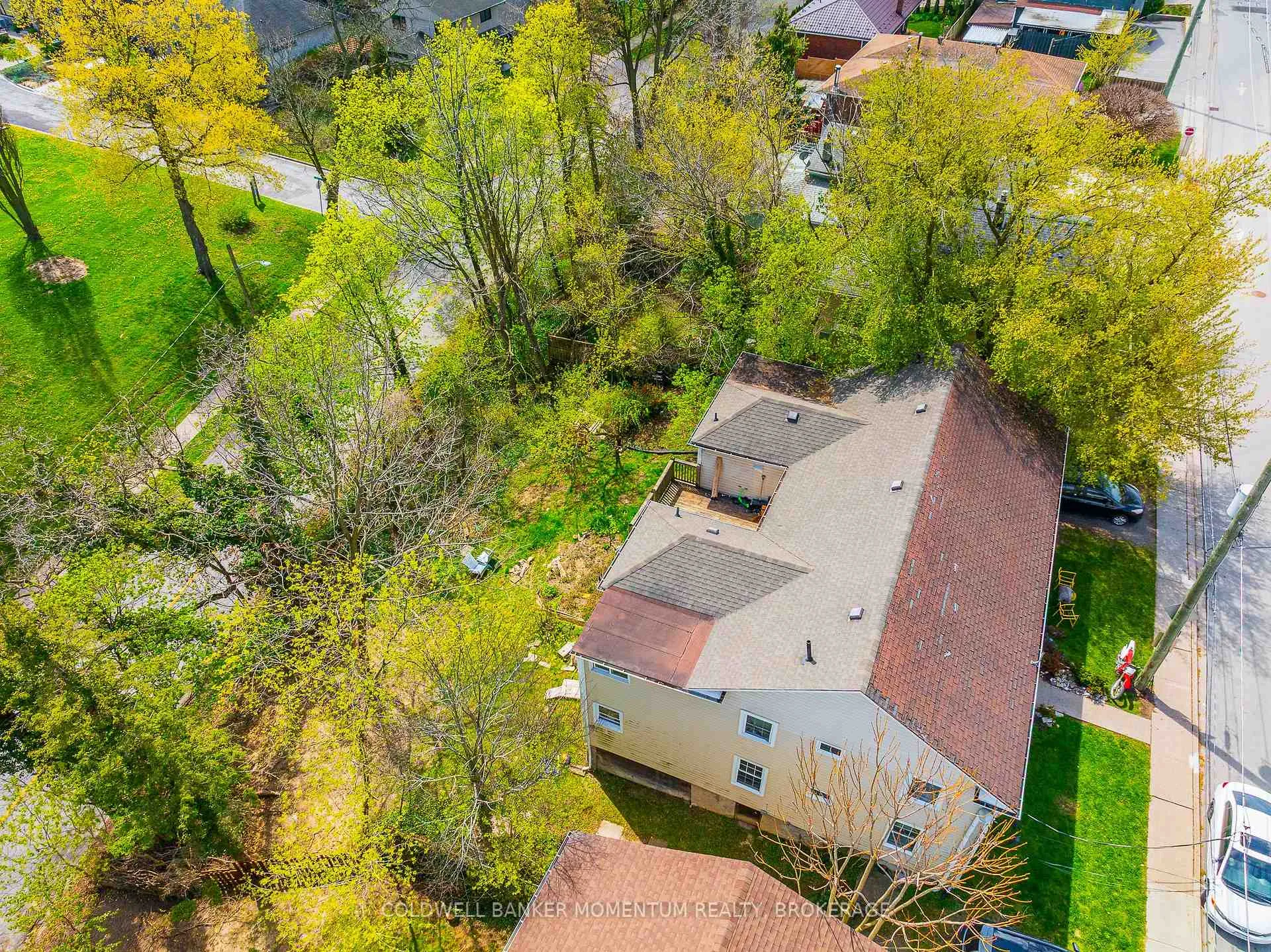 Photo 3 of 17 Hainer Street, St. Catharines, Western Hill — HOMEH