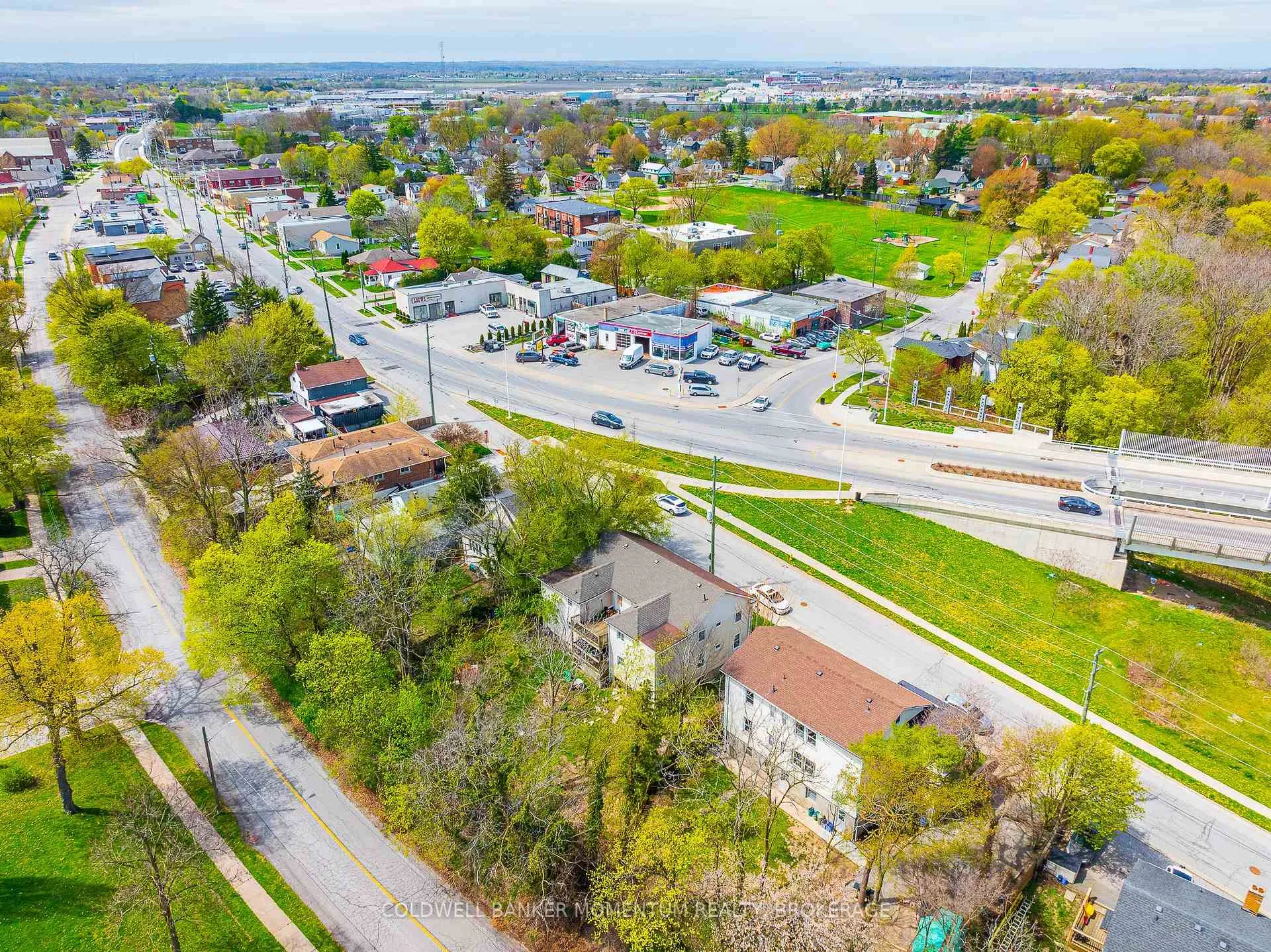 Photo 7 of 17 Hainer Street, St. Catharines, Western Hill — HOMEH