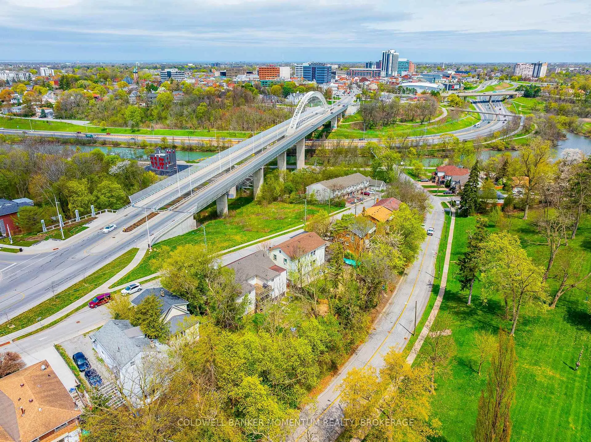 Photo 8 of 17 Hainer Street, St. Catharines, Western Hill — HOMEH