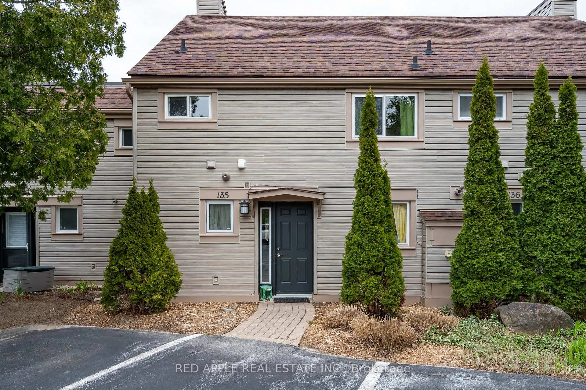 Photo 1 of 135 Escarpment Crescent, Collingwood — HOMEH