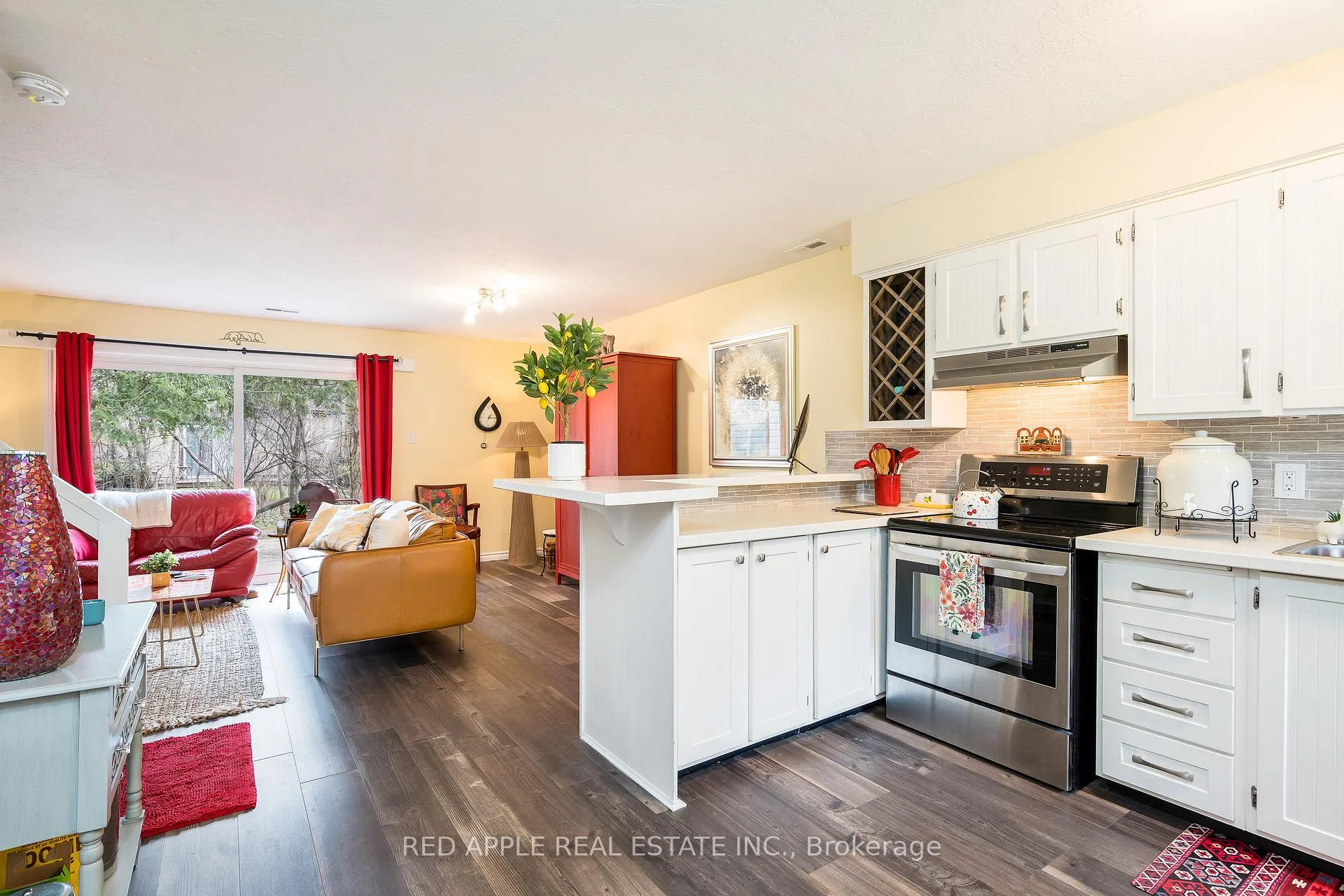 Photo 3 of 135 Escarpment Crescent, Collingwood — HOMEH