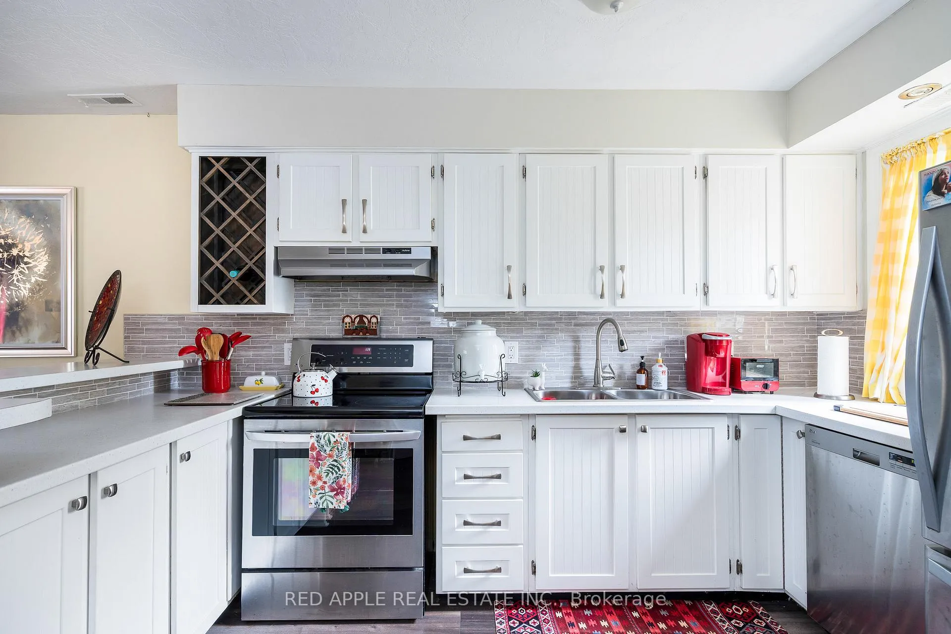 Photo 4 of 135 Escarpment Crescent, Collingwood — HOMEH