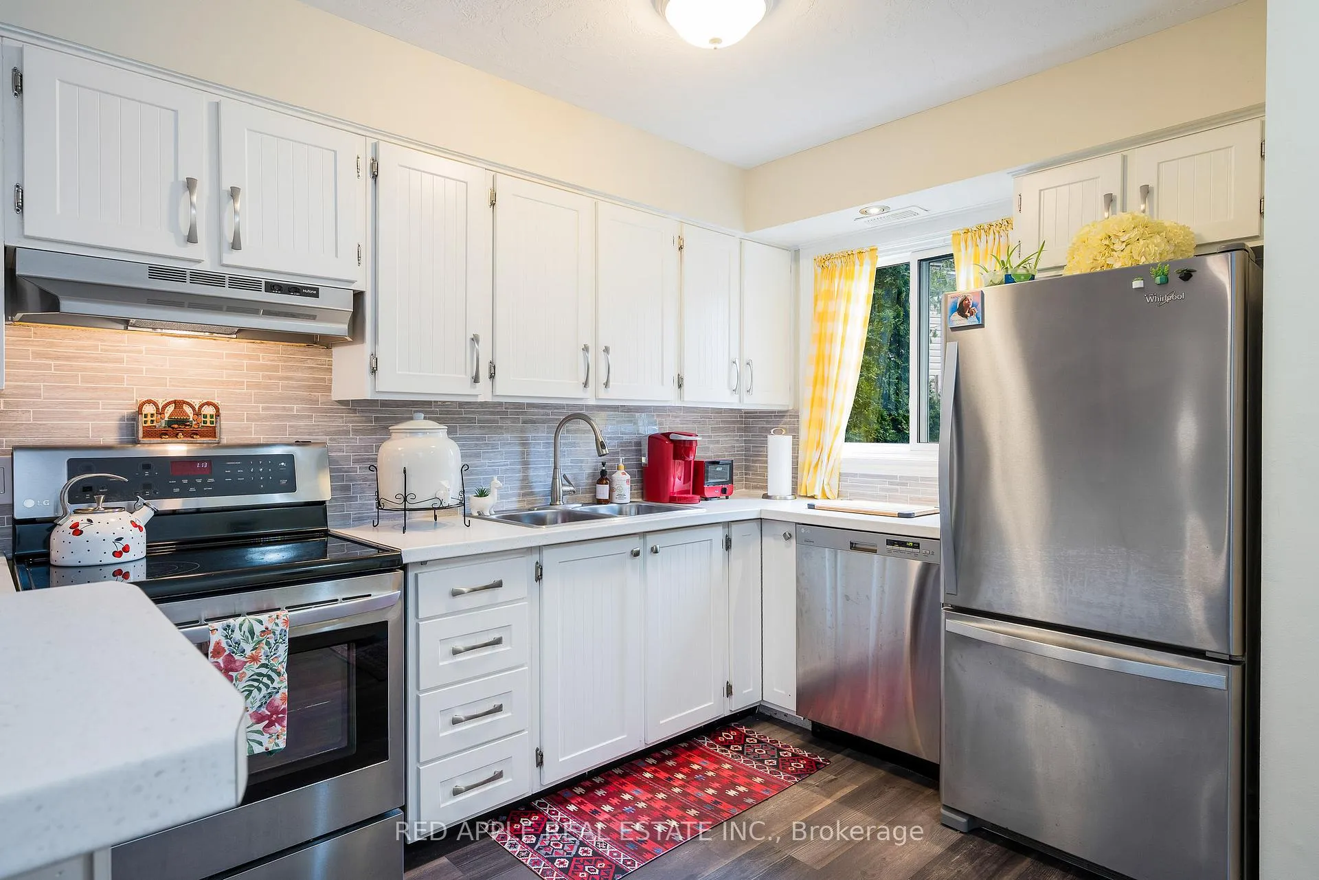 Photo 5 of 135 Escarpment Crescent, Collingwood — HOMEH
