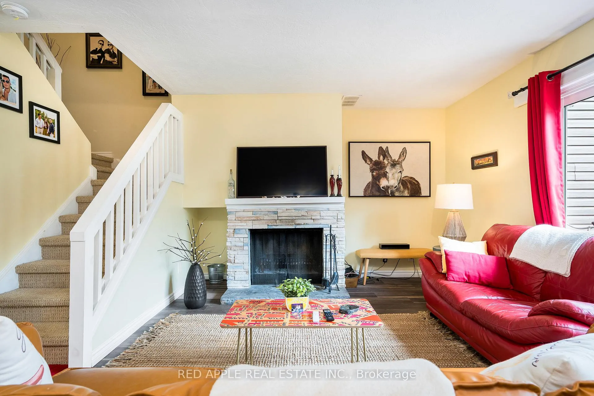 Photo 9 of 135 Escarpment Crescent, Collingwood — HOMEH
