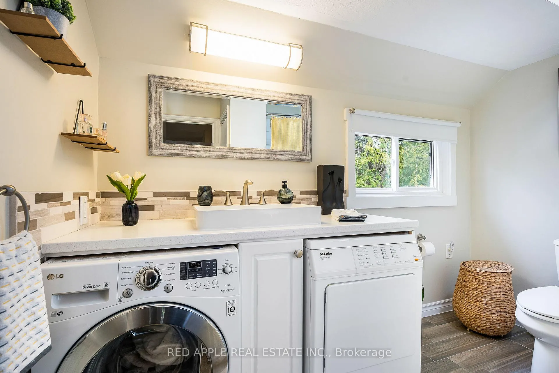 Photo 23 of 135 Escarpment Crescent, Collingwood — HOMEH
