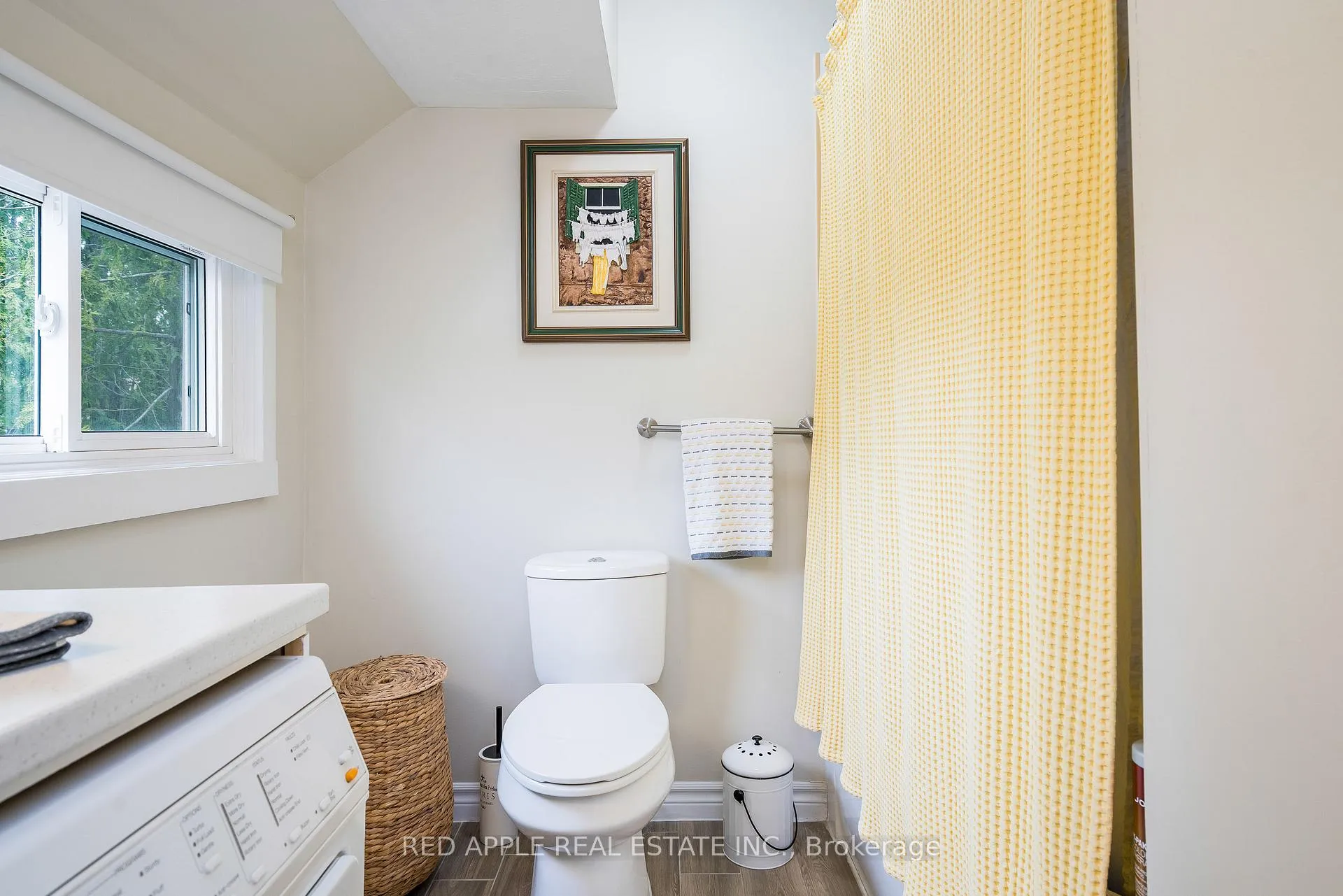 Photo 24 of 135 Escarpment Crescent, Collingwood — HOMEH
