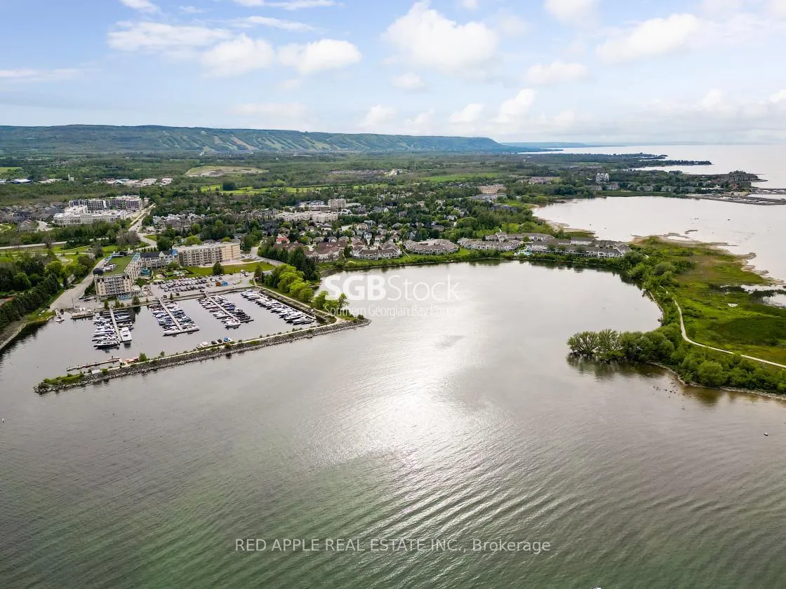 Photo 30 of 135 Escarpment Crescent, Collingwood — HOMEH