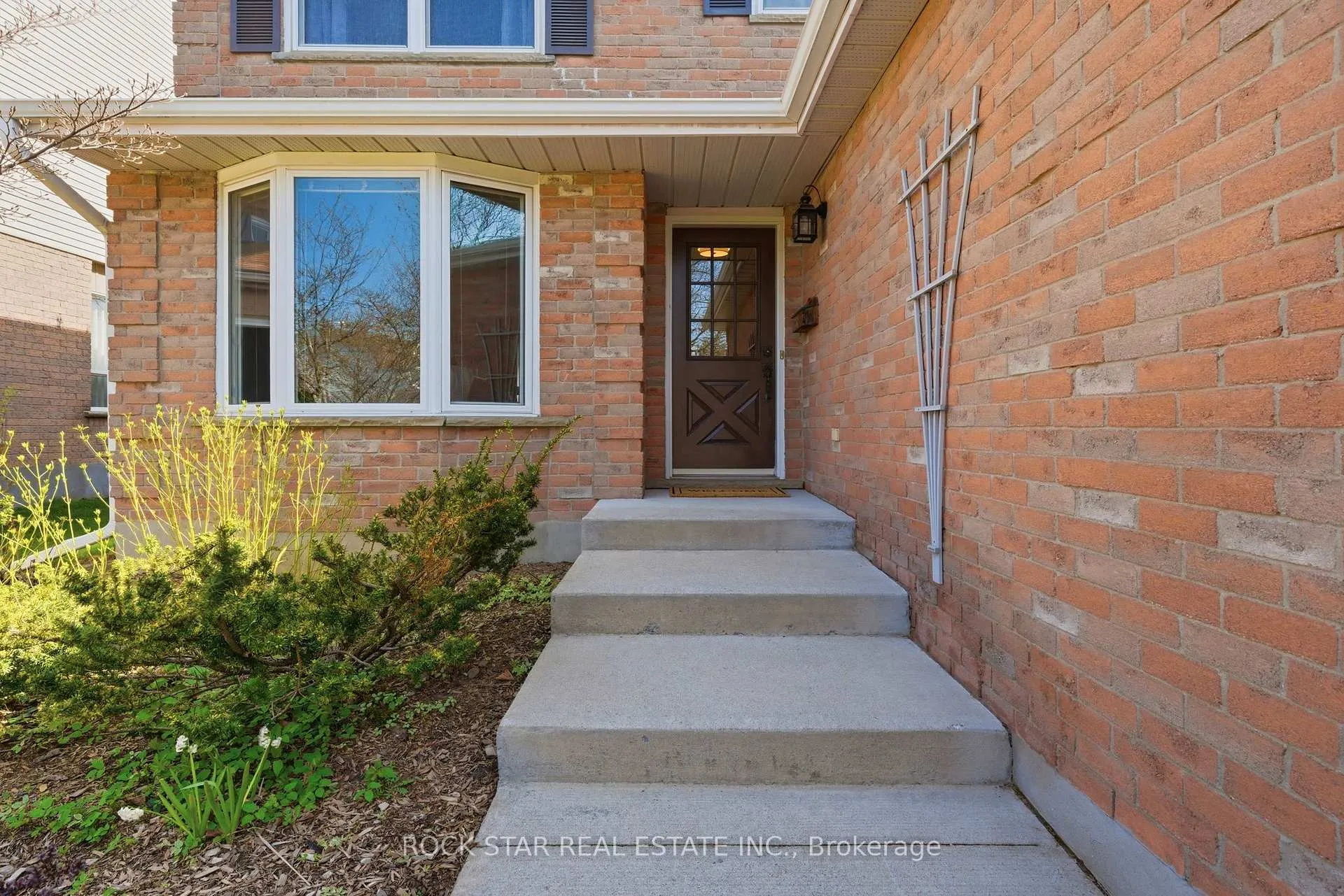 Photo 5 of 18 Northforest Trail, Kitchener — HOMEH