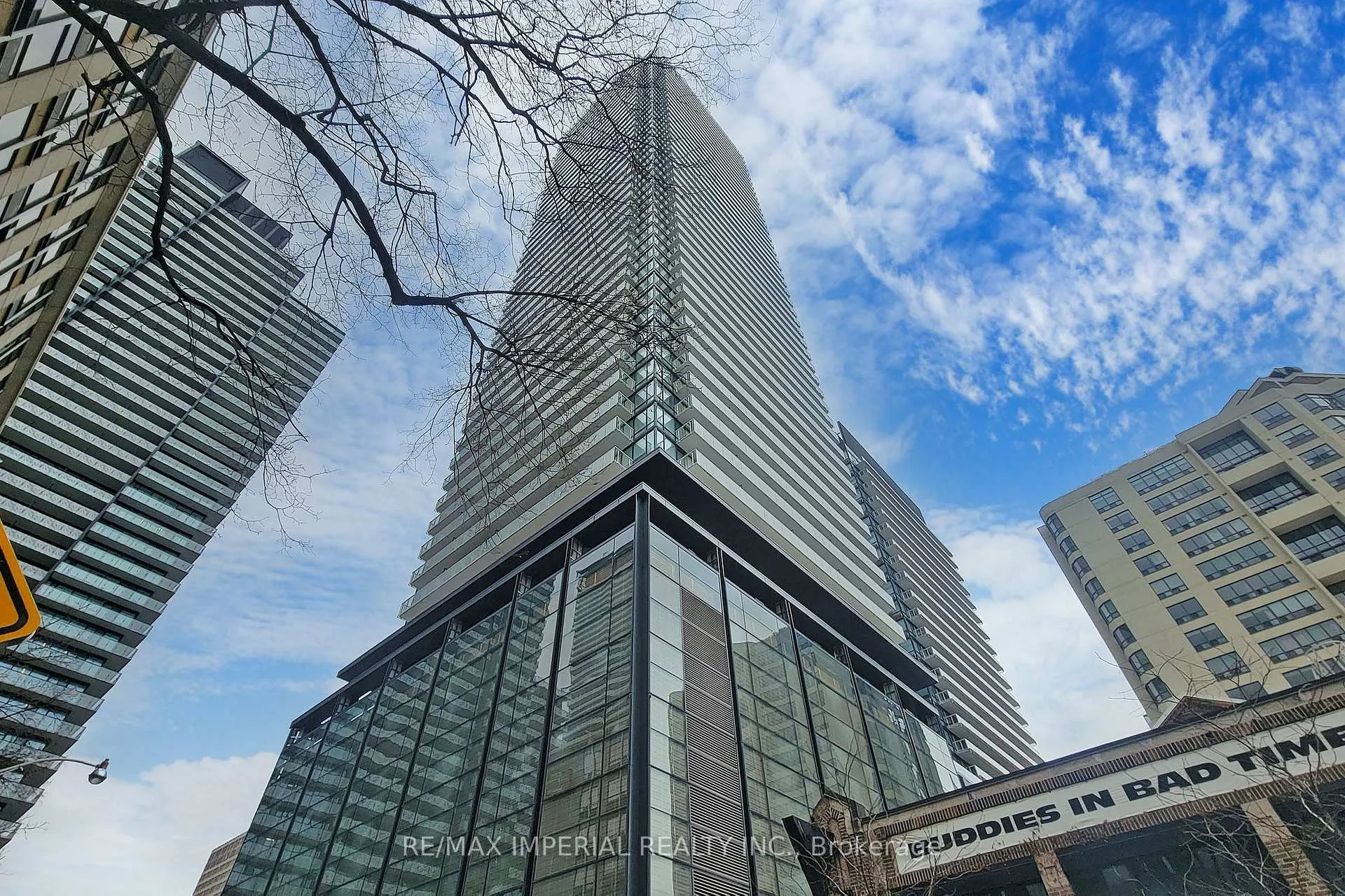 Front of Unit 2409, 501 Yonge Street