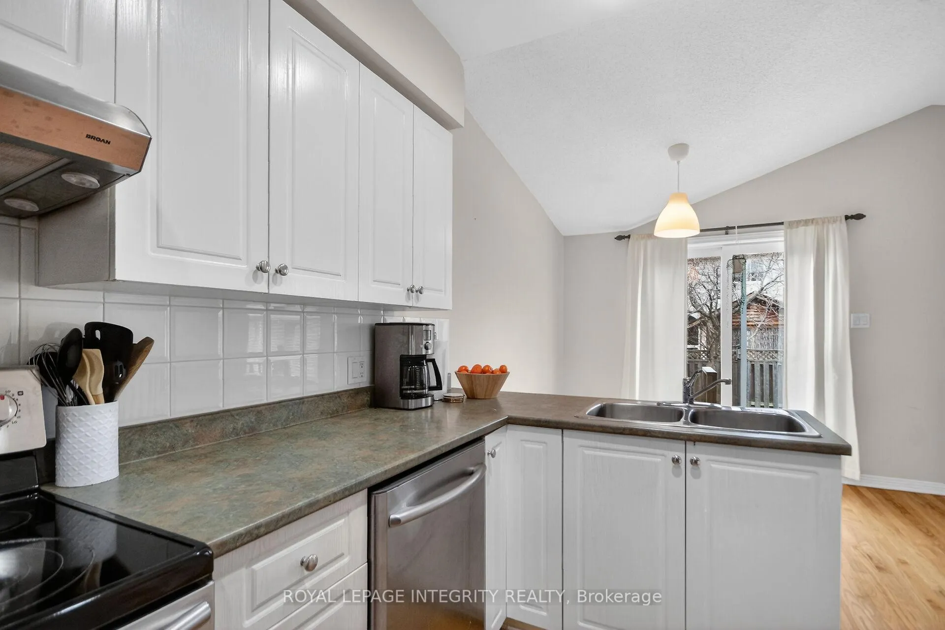 Photo 18 of 4369 Wildmint Square, Ottawa, Riverside South/Gloucester Glen — HOMEH