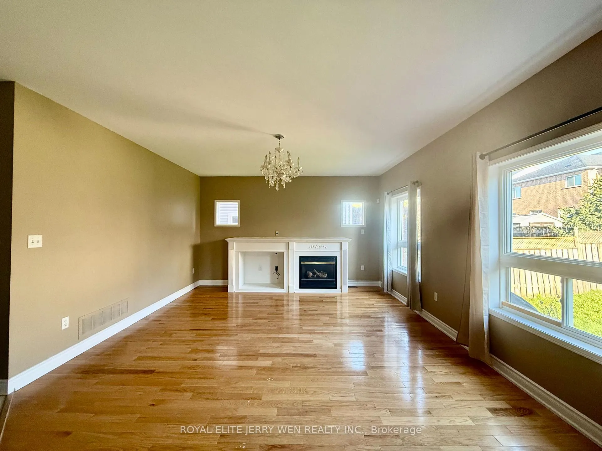Photo 5 of Unit Main, 1464 Coldstream Drive, Oshawa, Taunton — HOMEH