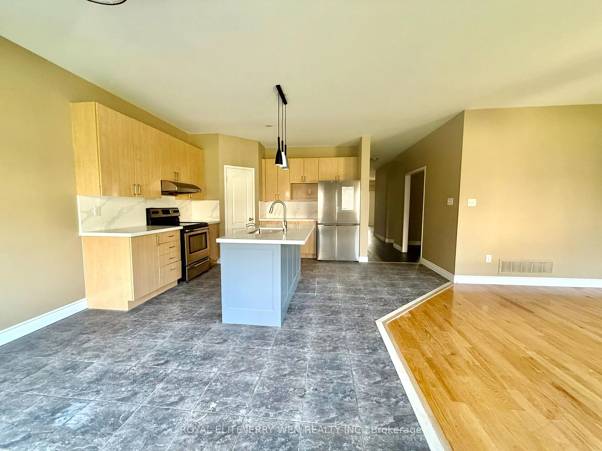 Photo 6 of Unit Main, 1464 Coldstream Drive, Oshawa, Taunton — HOMEH