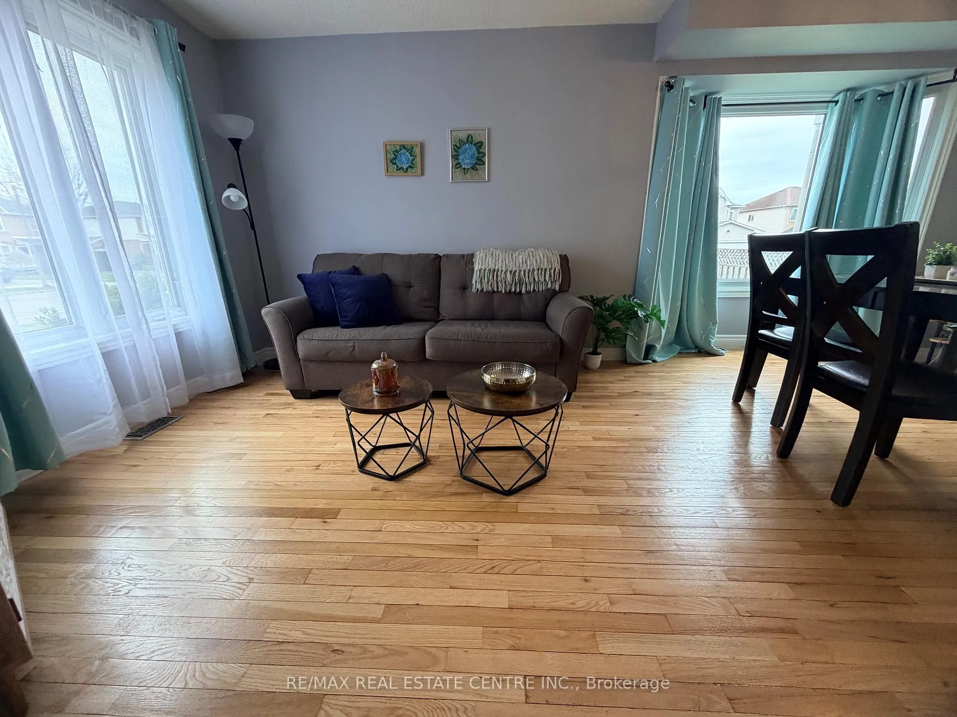 Photo 3 of 264 Langlaw Drive, Cambridge — HOMEH