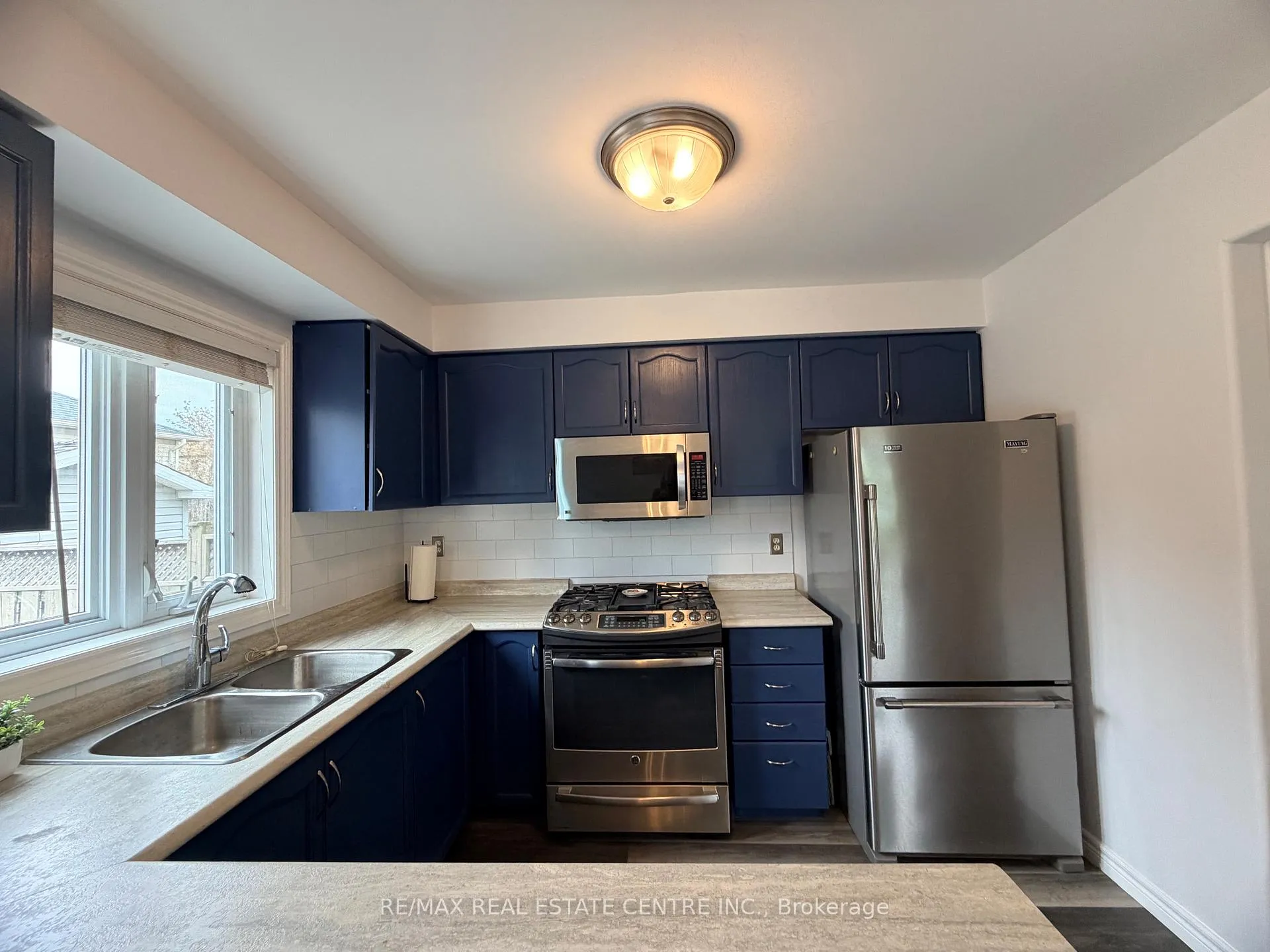 Photo 7 of 264 Langlaw Drive, Cambridge — HOMEH
