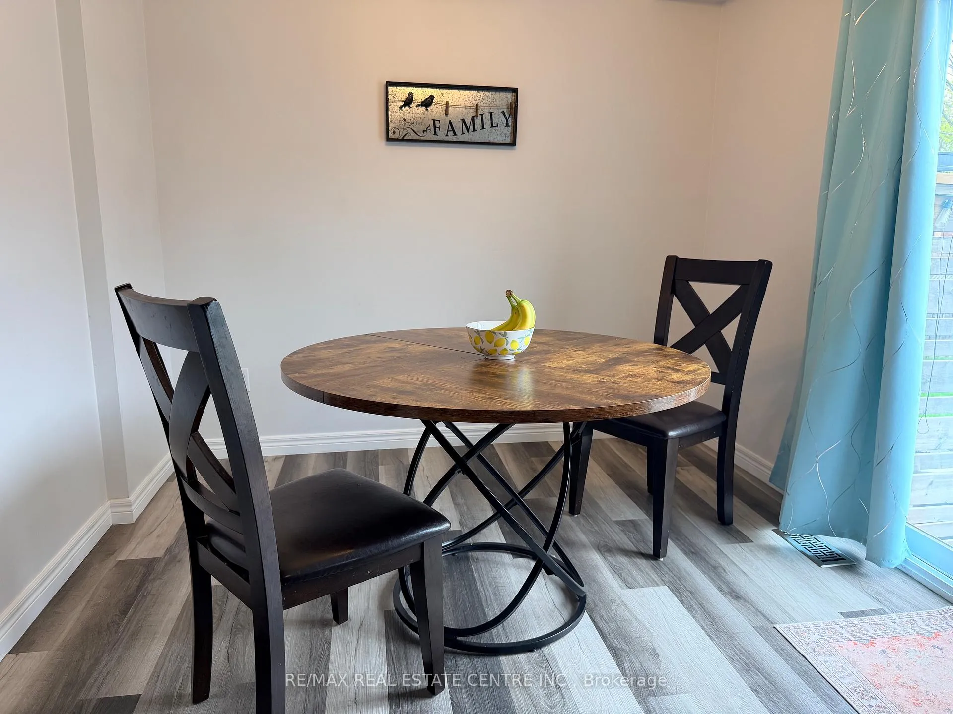 Photo 8 of 264 Langlaw Drive, Cambridge — HOMEH