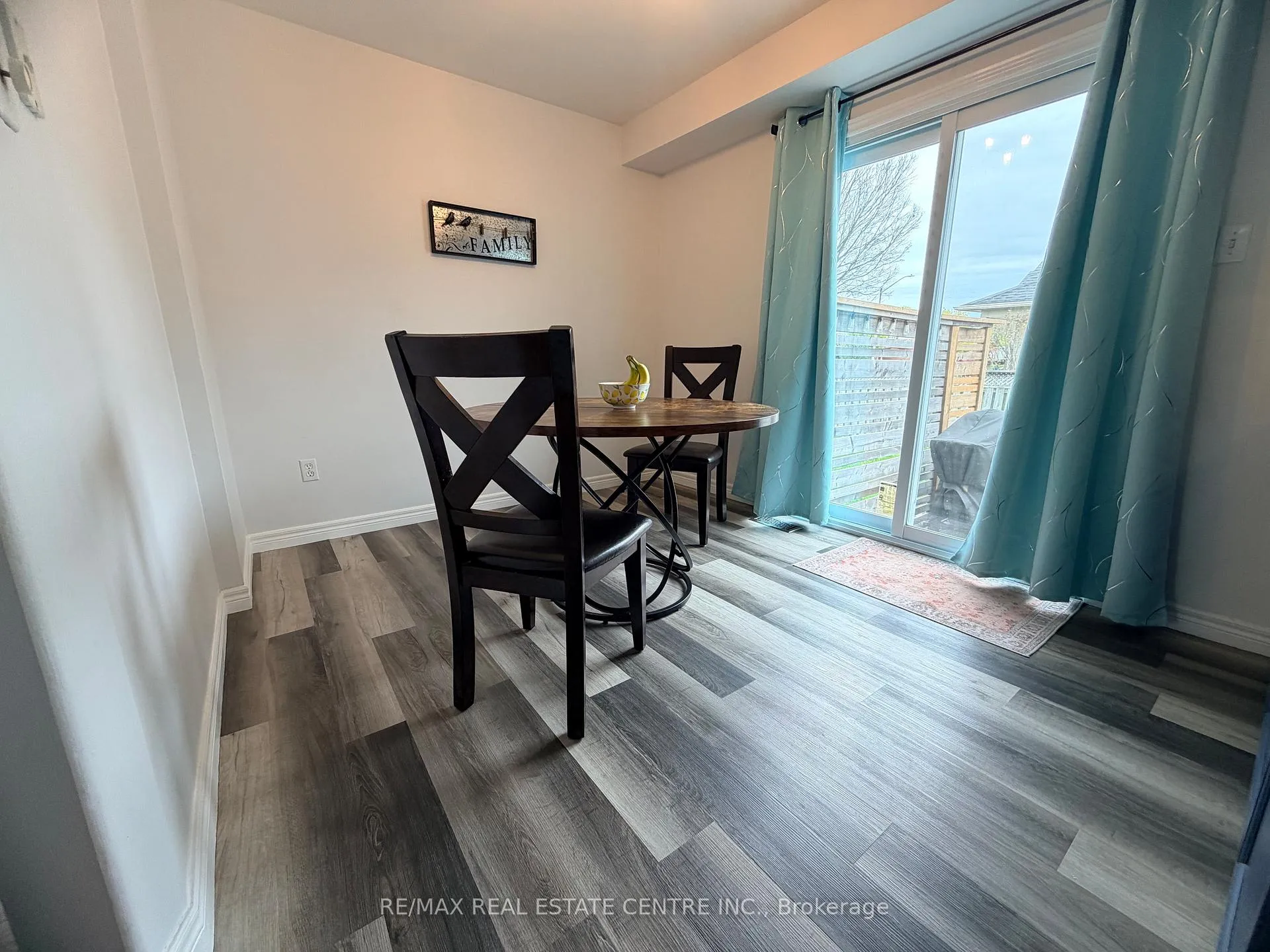 Photo 9 of 264 Langlaw Drive, Cambridge — HOMEH