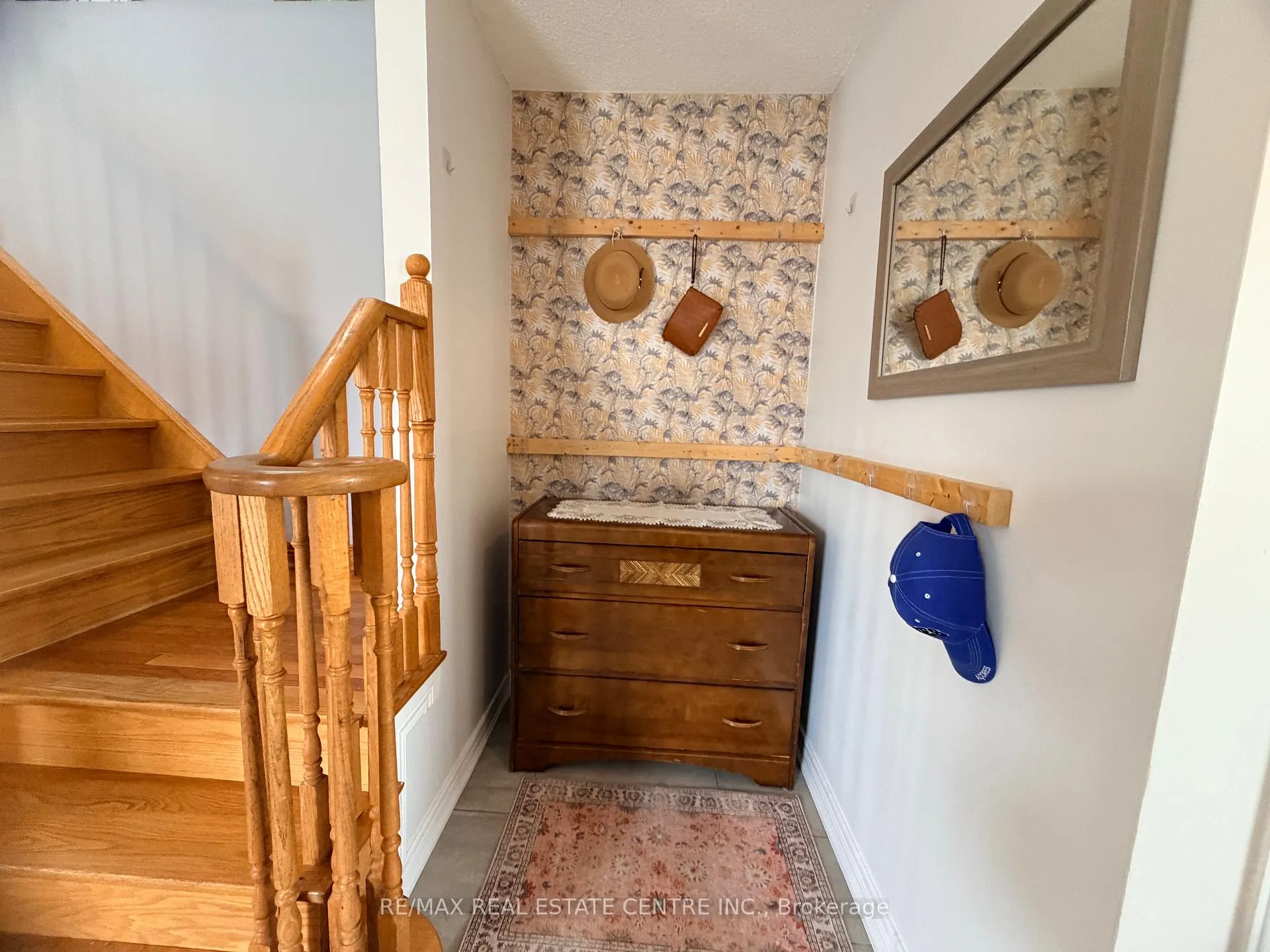 Photo 10 of 264 Langlaw Drive, Cambridge — HOMEH
