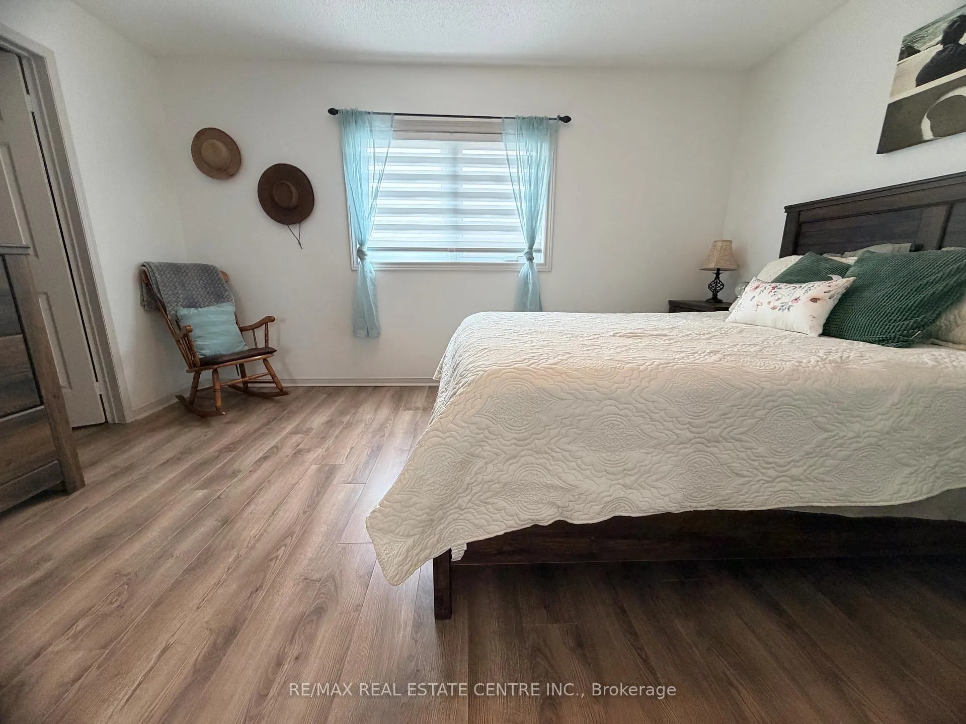 Photo 13 of 264 Langlaw Drive, Cambridge — HOMEH