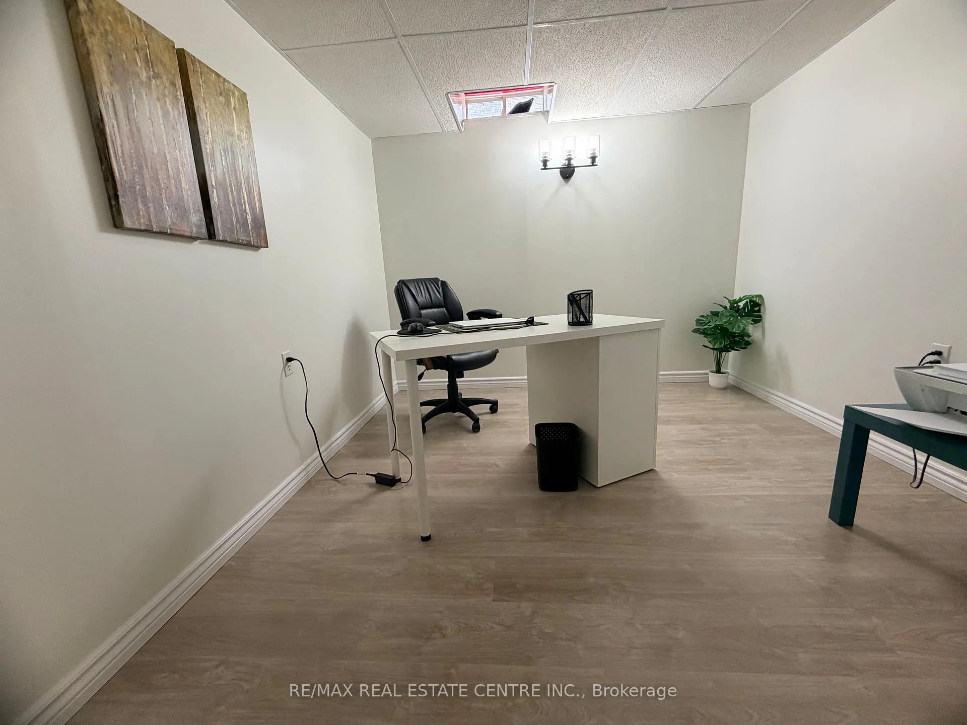 Photo 16 of 264 Langlaw Drive, Cambridge — HOMEH