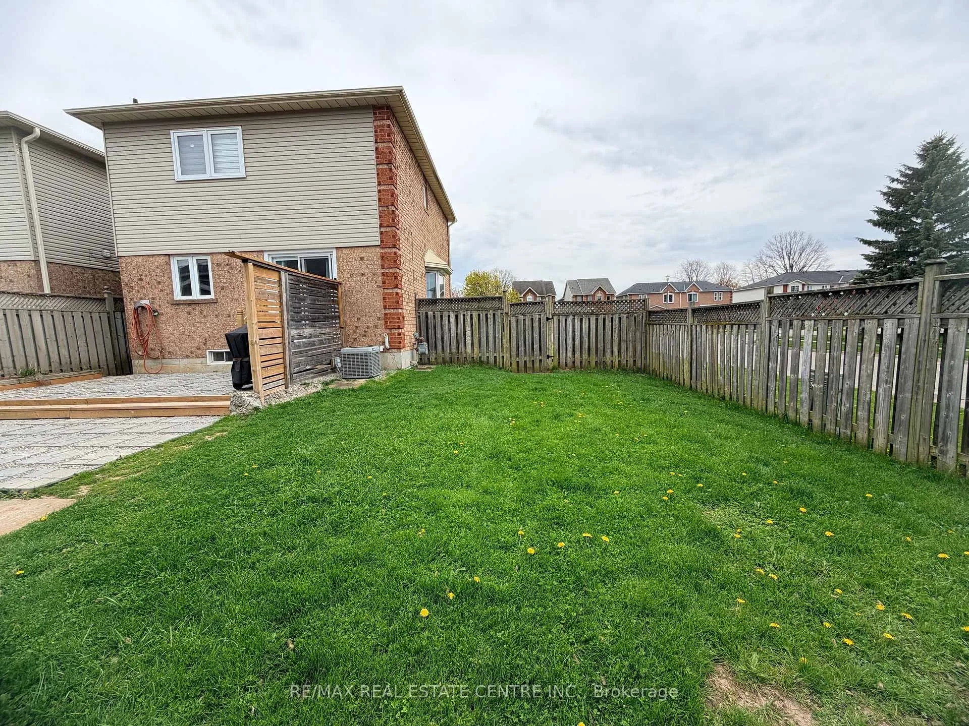 Photo 22 of 264 Langlaw Drive, Cambridge — HOMEH